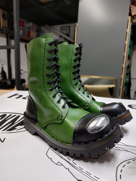 Cockney boots green and black 10 cs